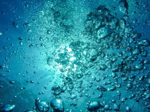 Trinkwasserverordnung-Blasen im Wasser