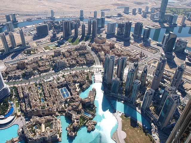 Dubai, eine Stadt, welche ihr Trinkwasser überwiegend durch Meerwasserentsalzung gewinnt